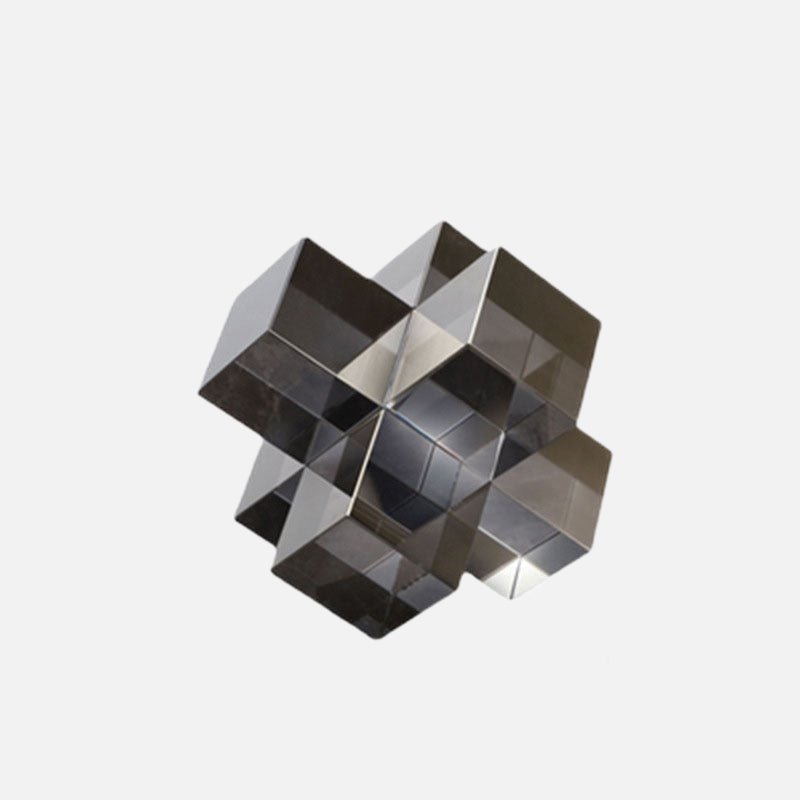 Geometrisk Krystalskulptur med Sammenflettet Kubedesign