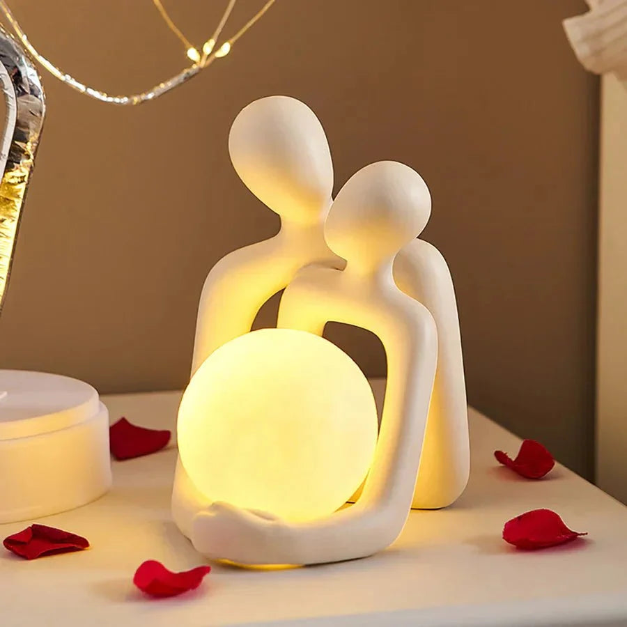 Dekorativ Par-Skulptur med Integreret Holder