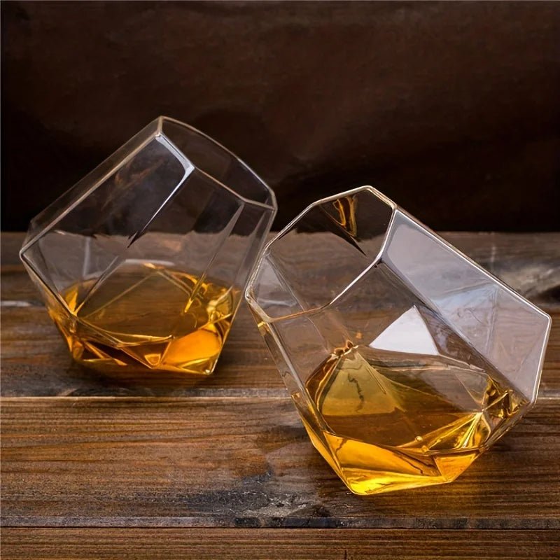 Vippet Whiskyglas i Borosilikatglas med Geometrisk Design