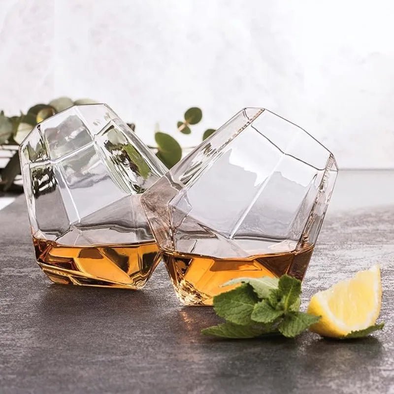 Vippet Whiskyglas i Borosilikatglas med Geometrisk Design