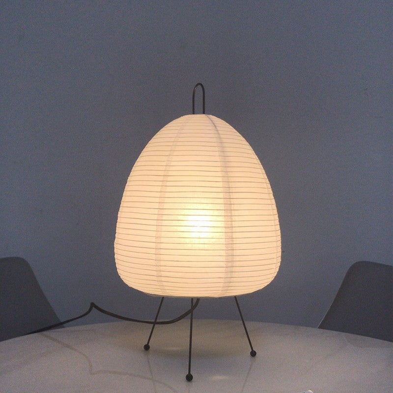 Japansk Bordlampe med Rispapirskærm og Beroligende Lys