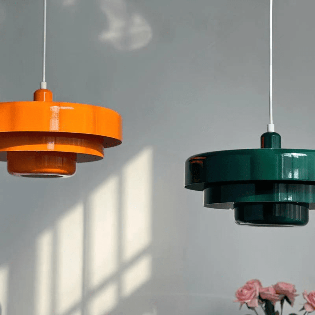 Skandinavisk Pendellampe i Bløde Macaron‑Farver for Rolig og Elegant Indretning