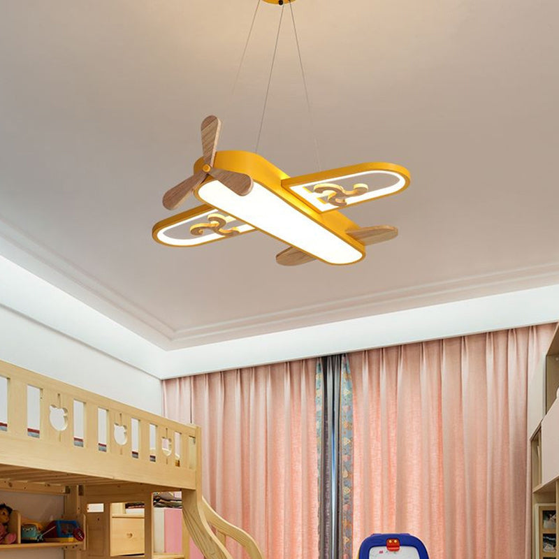 Kreativ Børne‑Loftlampe med Flyform, Trædetaljer og Justerbar LED Belysning