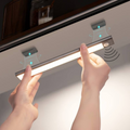 Trådløs LED Lampe Med Sensorstyring Tre Lysfarver Og Magnetisk Montering Til Smart Indendørs Belysning