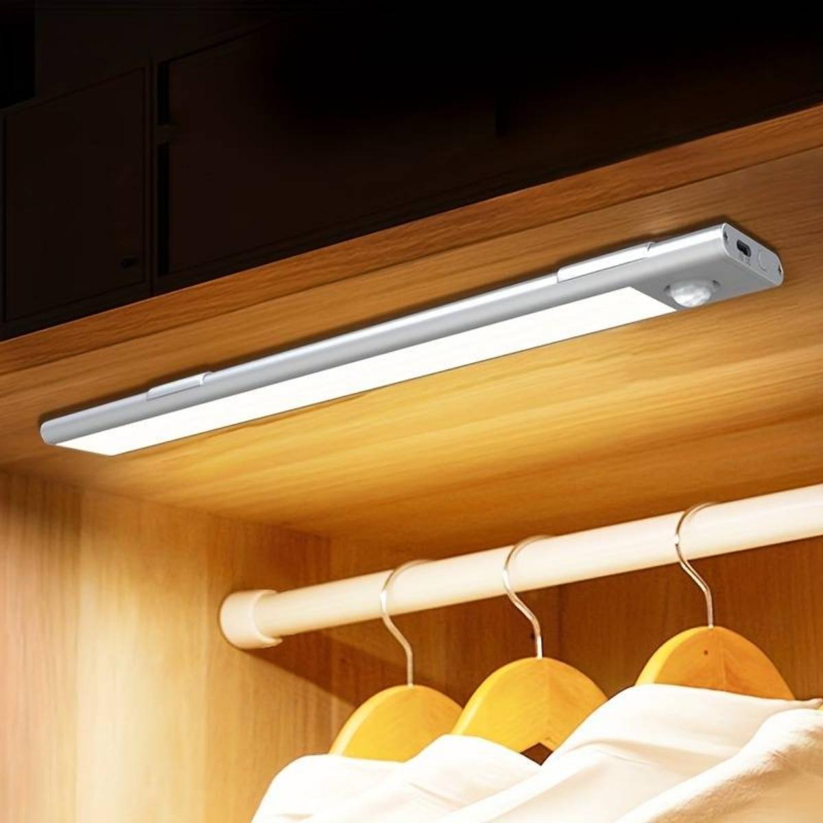 Trådløs LED Lampe Med Sensorstyring Tre Lysfarver Og Magnetisk Montering Til Smart Indendørs Belysning