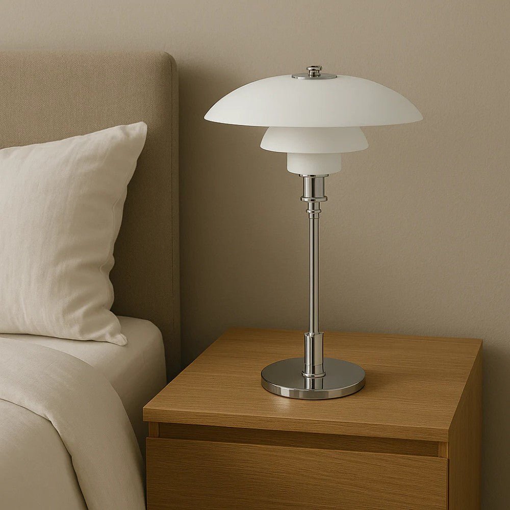 Nordisk Bordlampe med Blødt LED‑Lys og Glas‑Jern Konstruktion