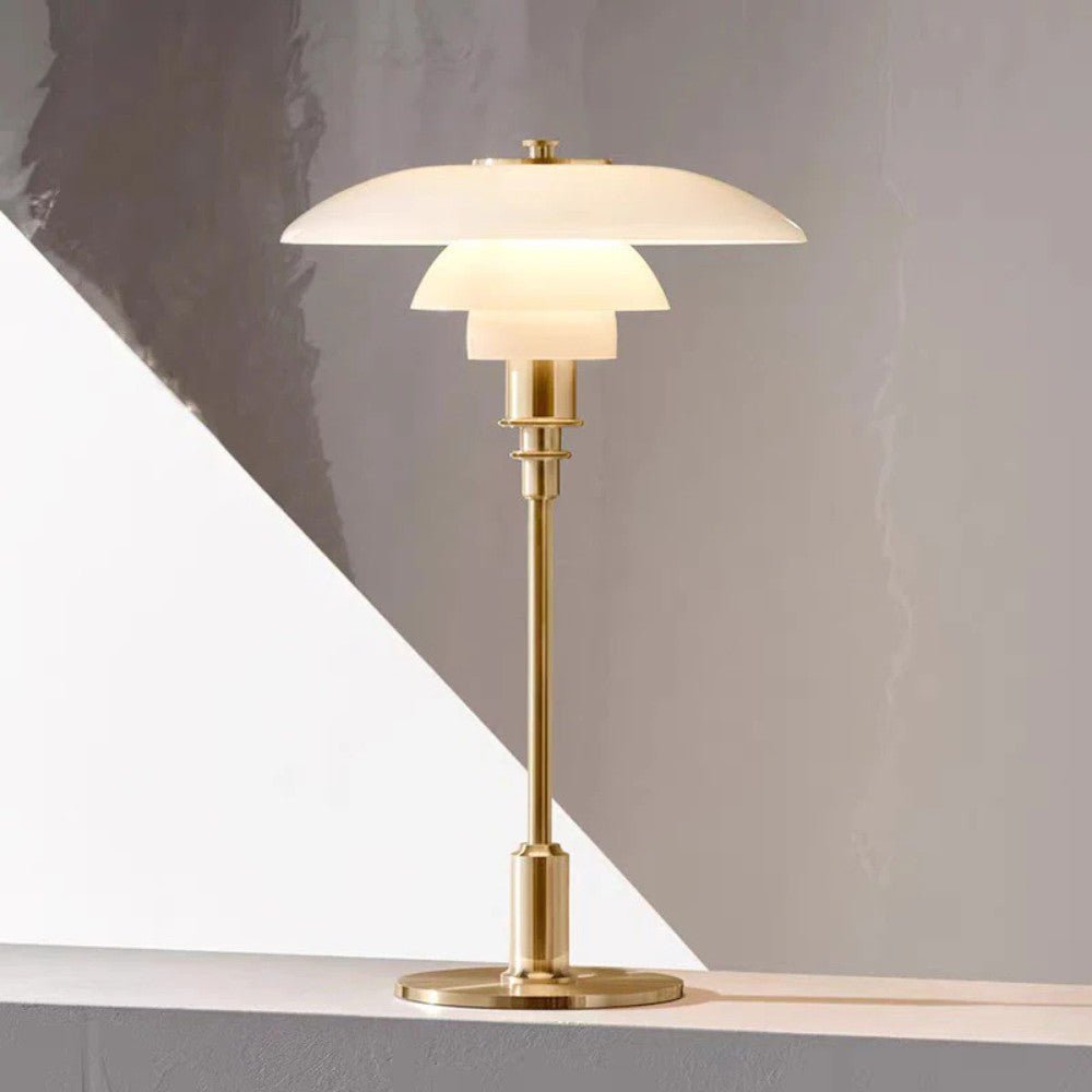 Nordisk Bordlampe med Blødt LED‑Lys og Glas‑Jern Konstruktion