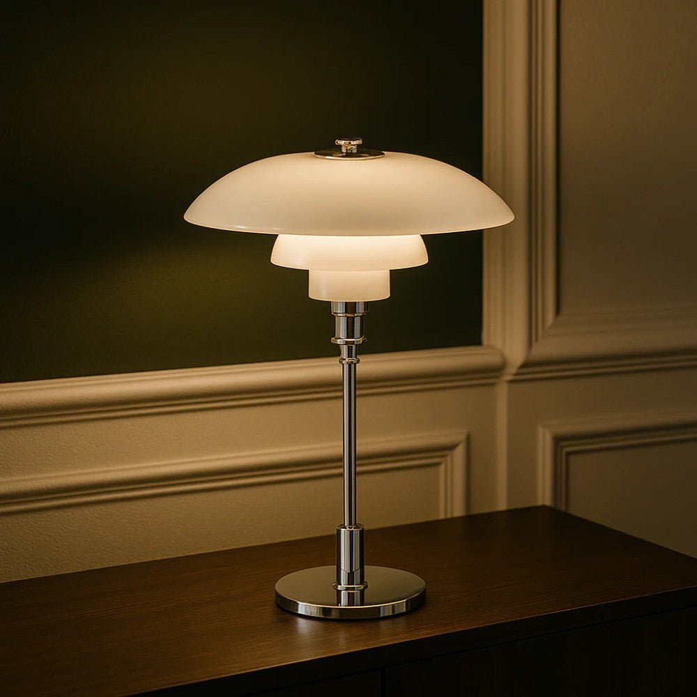 Nordisk Bordlampe med Blødt LED‑Lys og Glas‑Jern Konstruktion