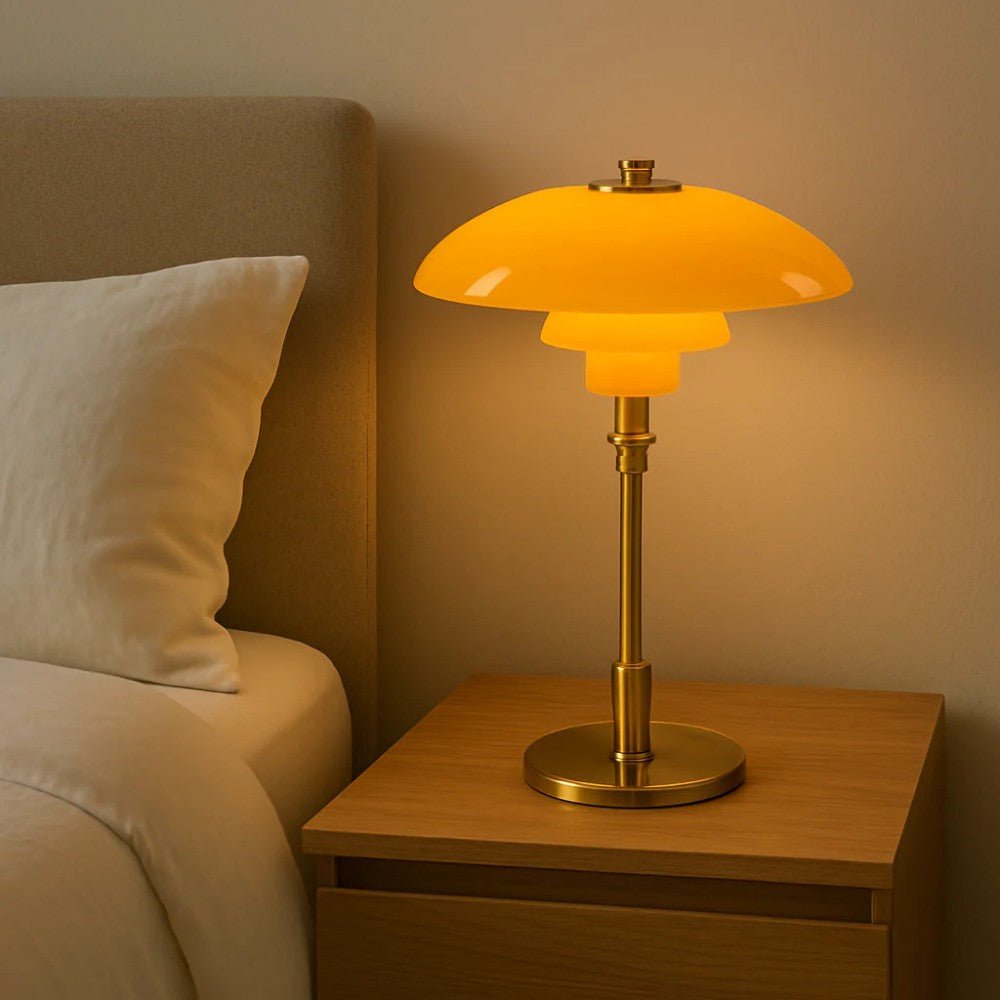 Nordisk Bordlampe med Blødt LED‑Lys og Glas‑Jern Konstruktion