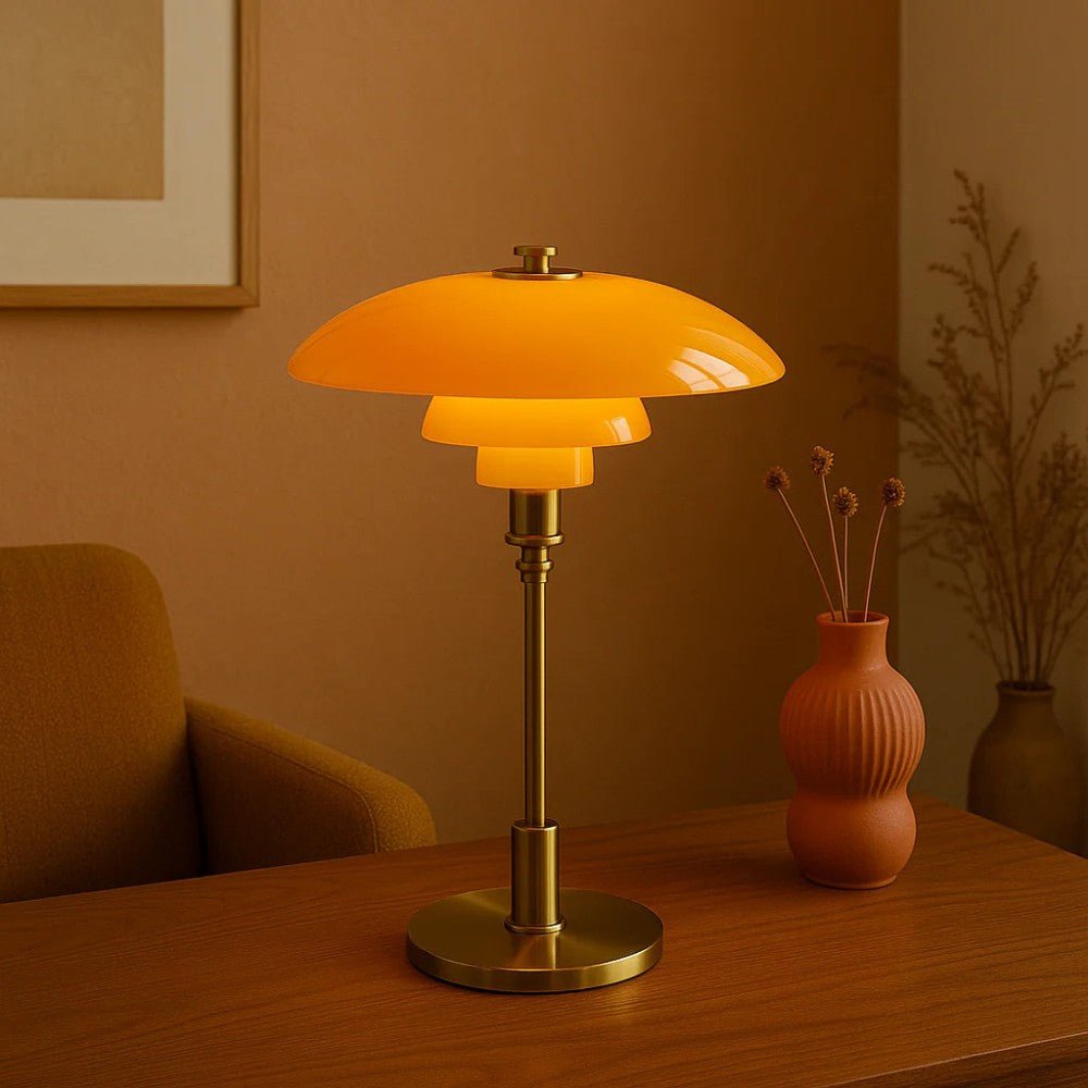 Nordisk Bordlampe med Blødt LED‑Lys og Glas‑Jern Konstruktion