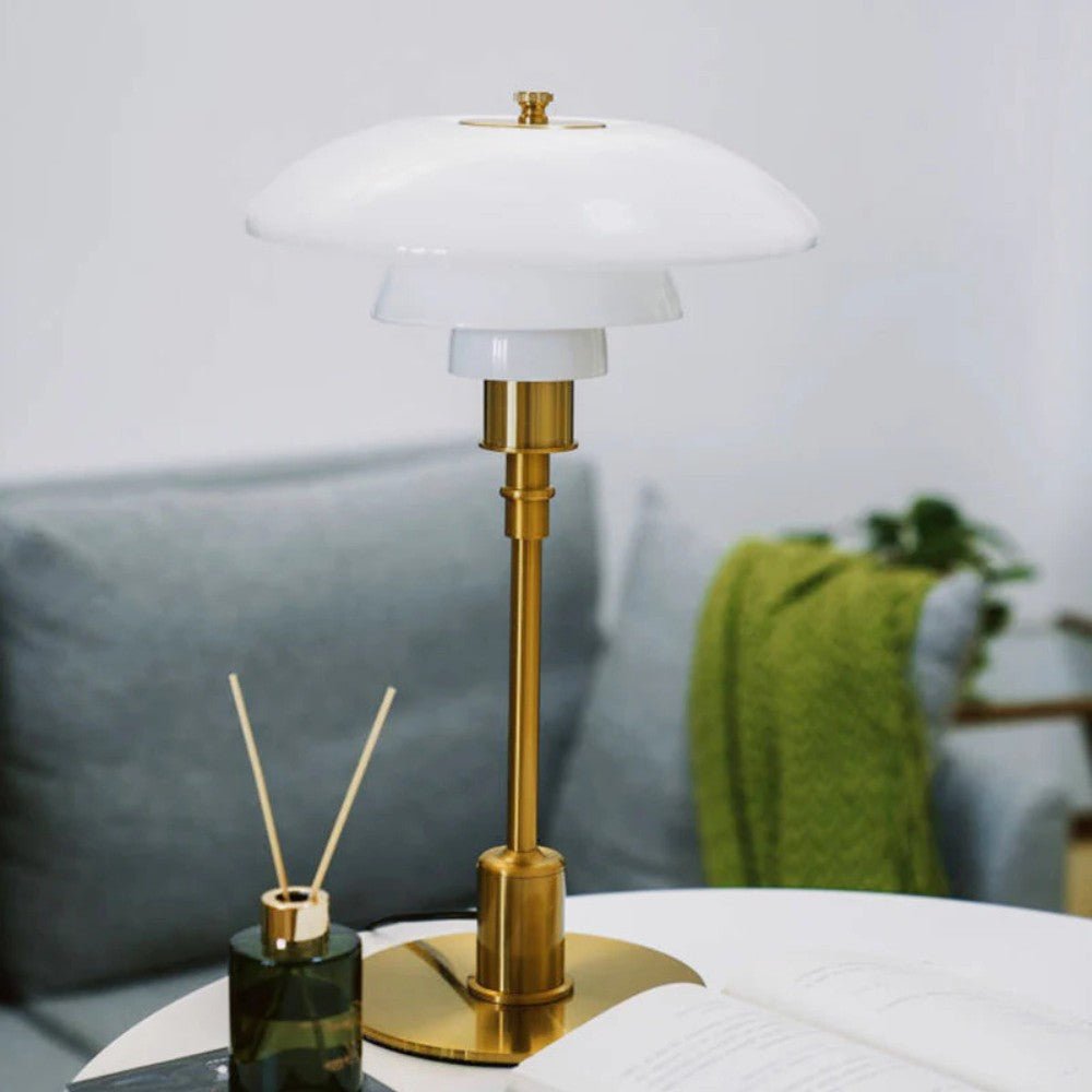Nordisk Bordlampe med Blødt LED‑Lys og Glas‑Jern Konstruktion