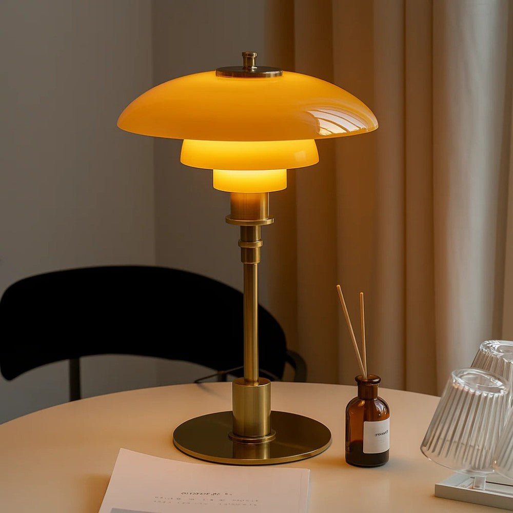 Nordisk Bordlampe med Blødt LED‑Lys og Glas‑Jern Konstruktion