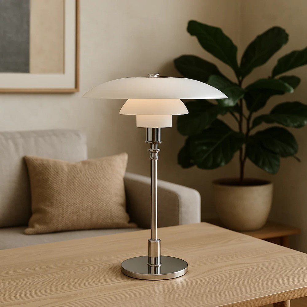 Nordisk Bordlampe med Blødt LED‑Lys og Glas‑Jern Konstruktion