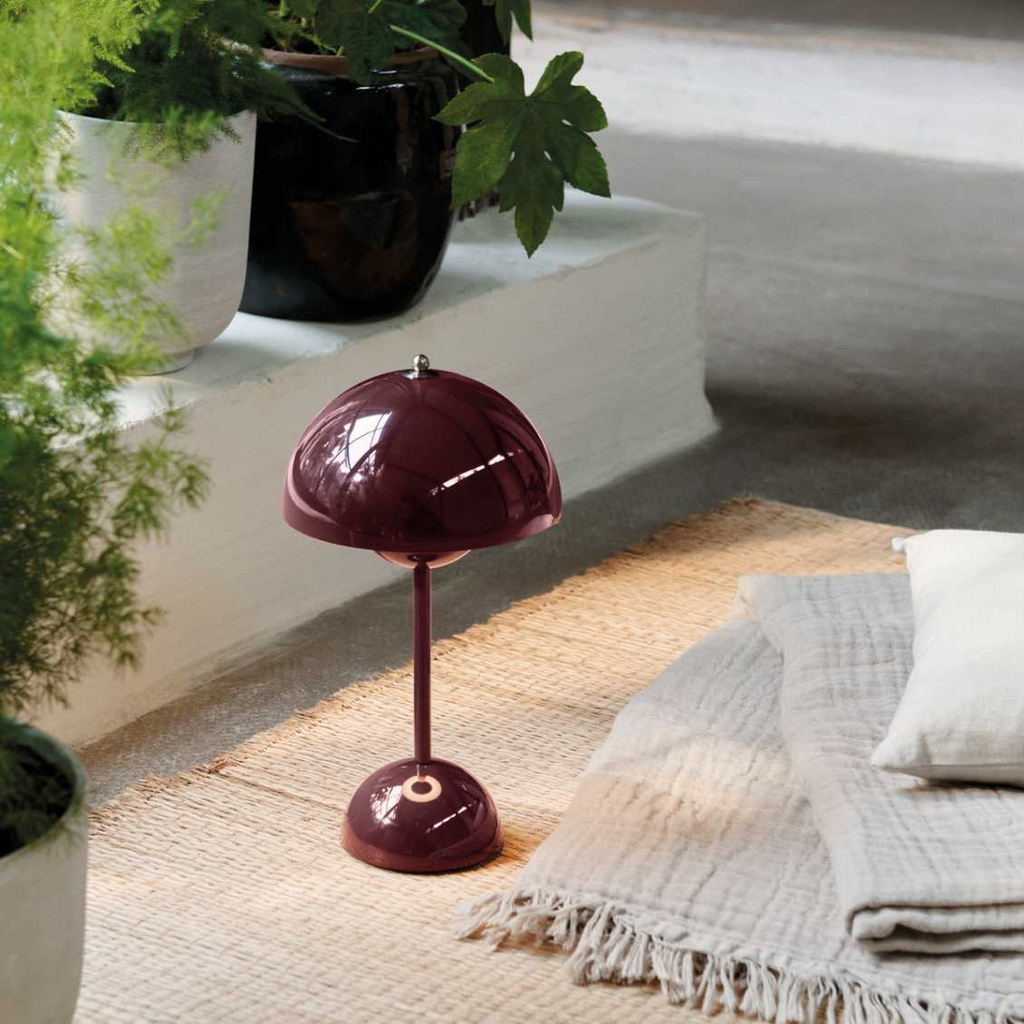 LED Bordlampe med Minimalistisk Design og Beroligende Varmt Lys