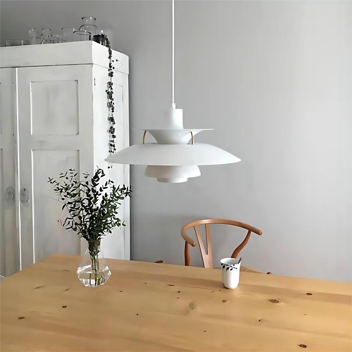 Premium Pendellampe Med Lagdelt Skærm Og Blændfri Dansk Belysning