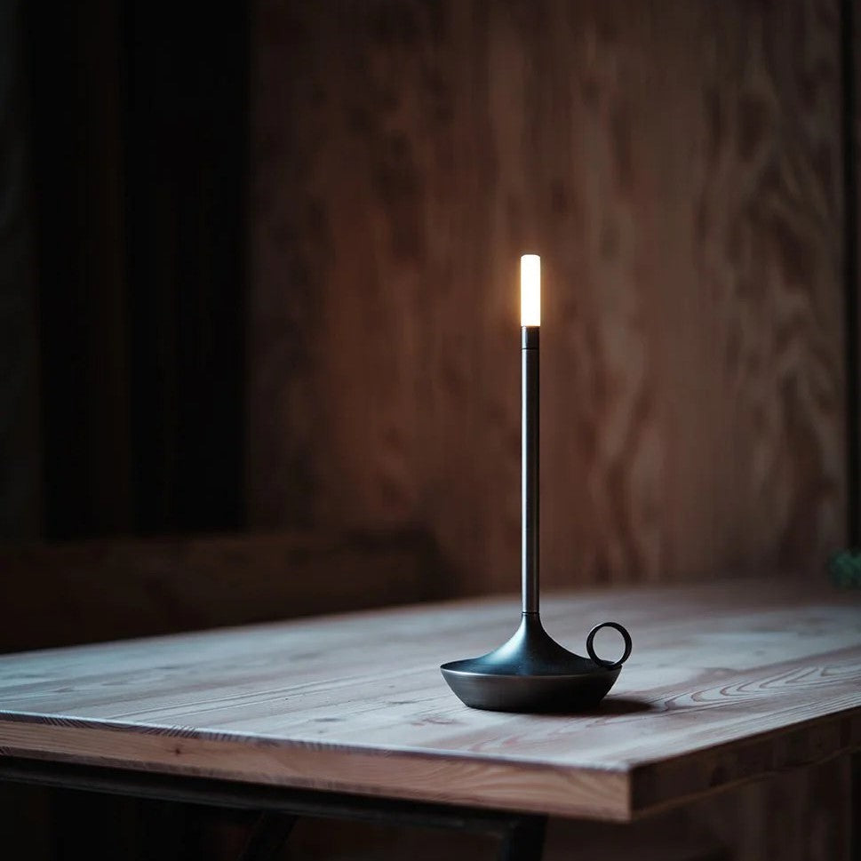 Genopladelig LED-Bordlampe i Aluminium med 3 Lysstyrker