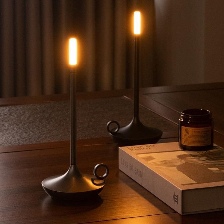 Genopladelig LED-Bordlampe i Aluminium med 3 Lysstyrker