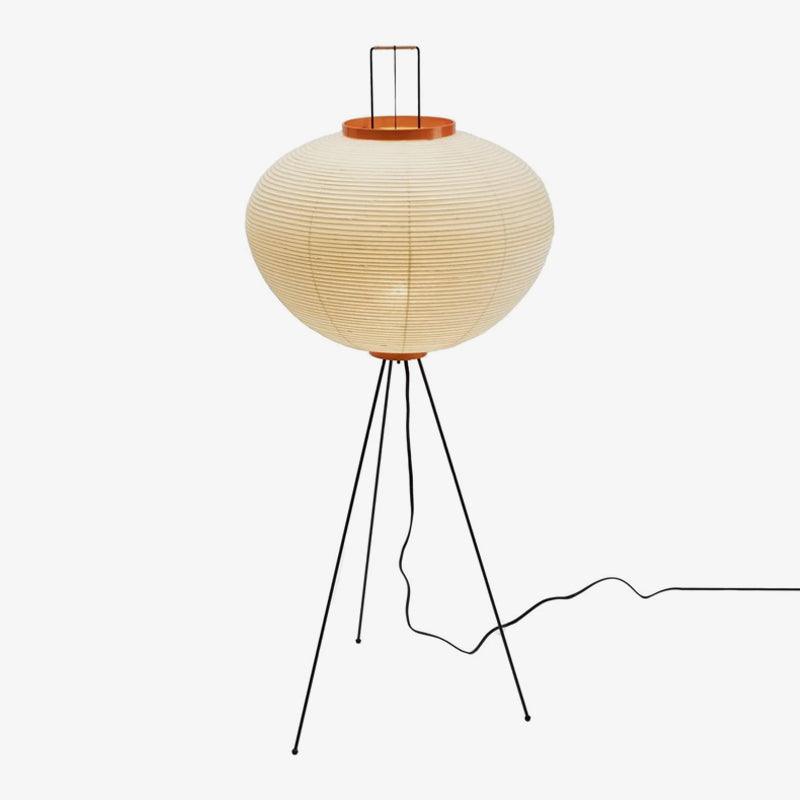 Gulvlampe I Naturlige Materialer Med Roligt Japansk Udtryk