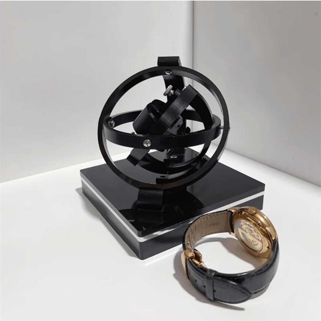 Elegant Urbeholder Med Stille Rotation Og Automatisk Opbevaring