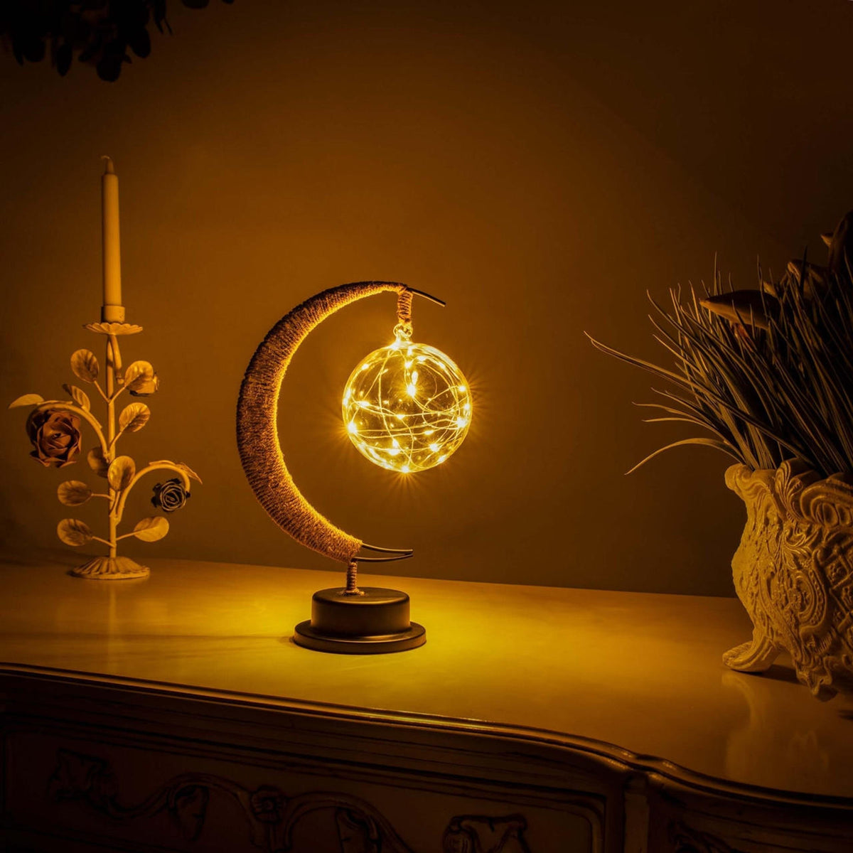 Dekorativ LED Bordlampe Med Halvmåneform Og Blødt Lys