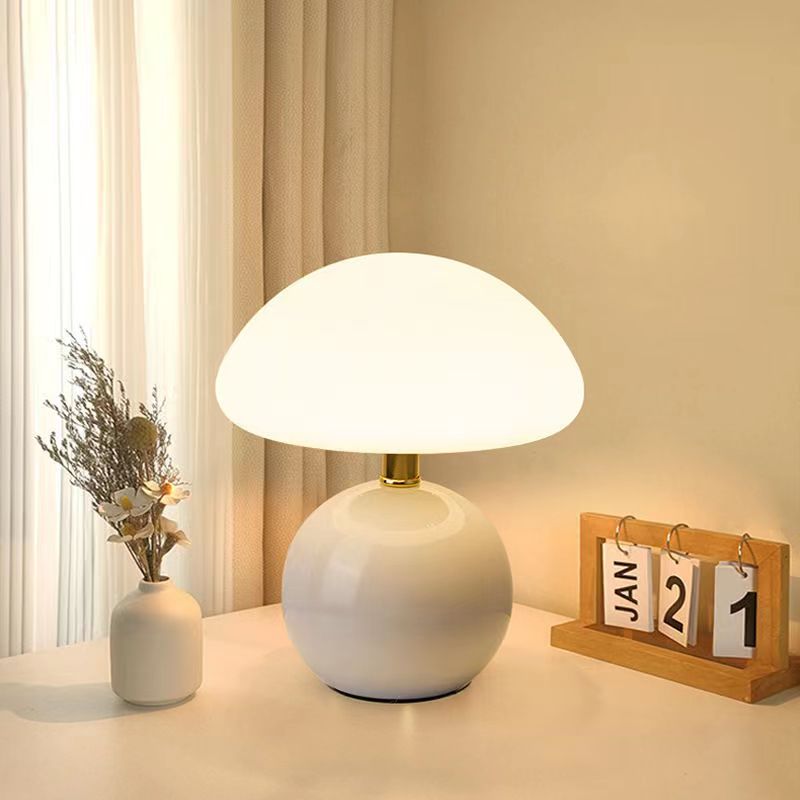 Keramisk Bauhaus Bordlampe med Blød Ambientelys